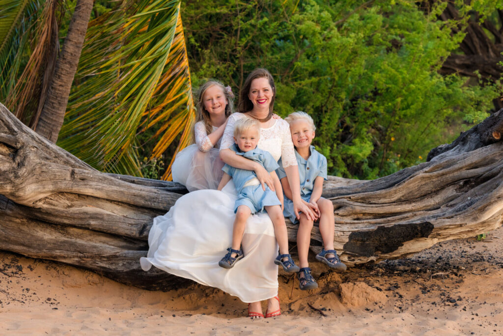 mom with kids during Wailea family photography session in South Maui
