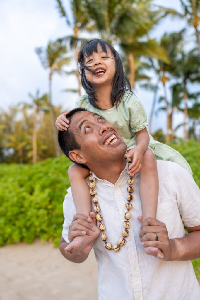 what to wear for a Maui beach photoshoot family session