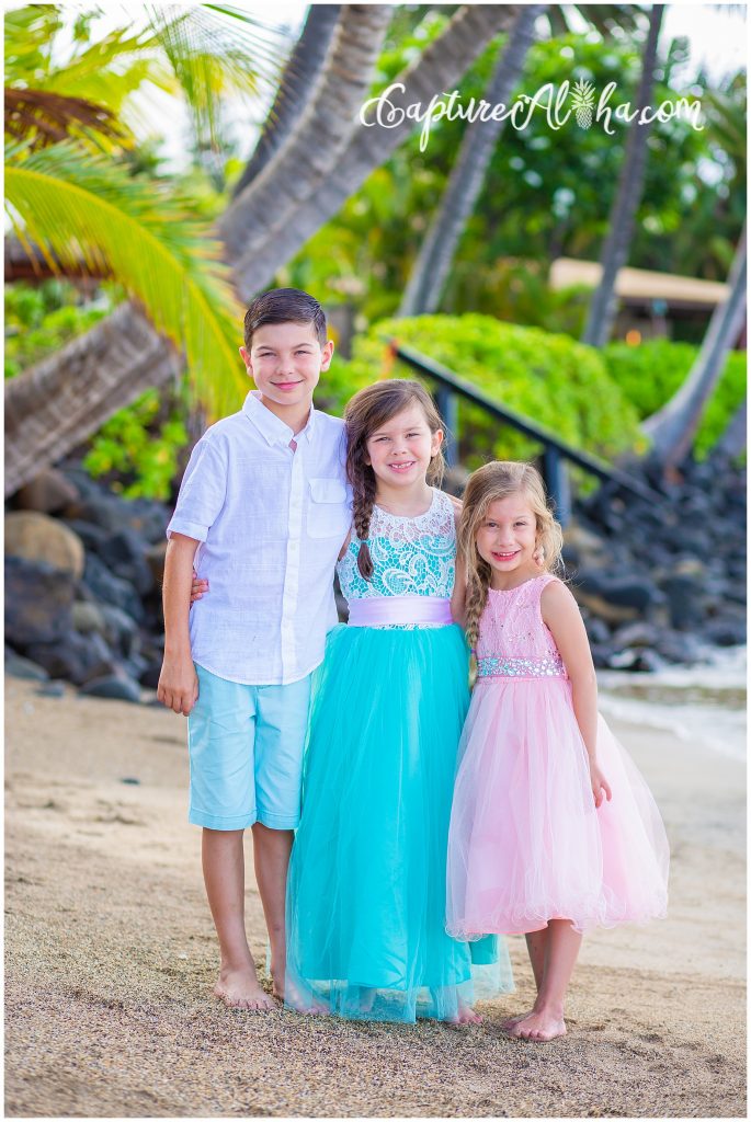Family photography on Baby Beach in Lahaina, Maui in the morning with the siblings together close up