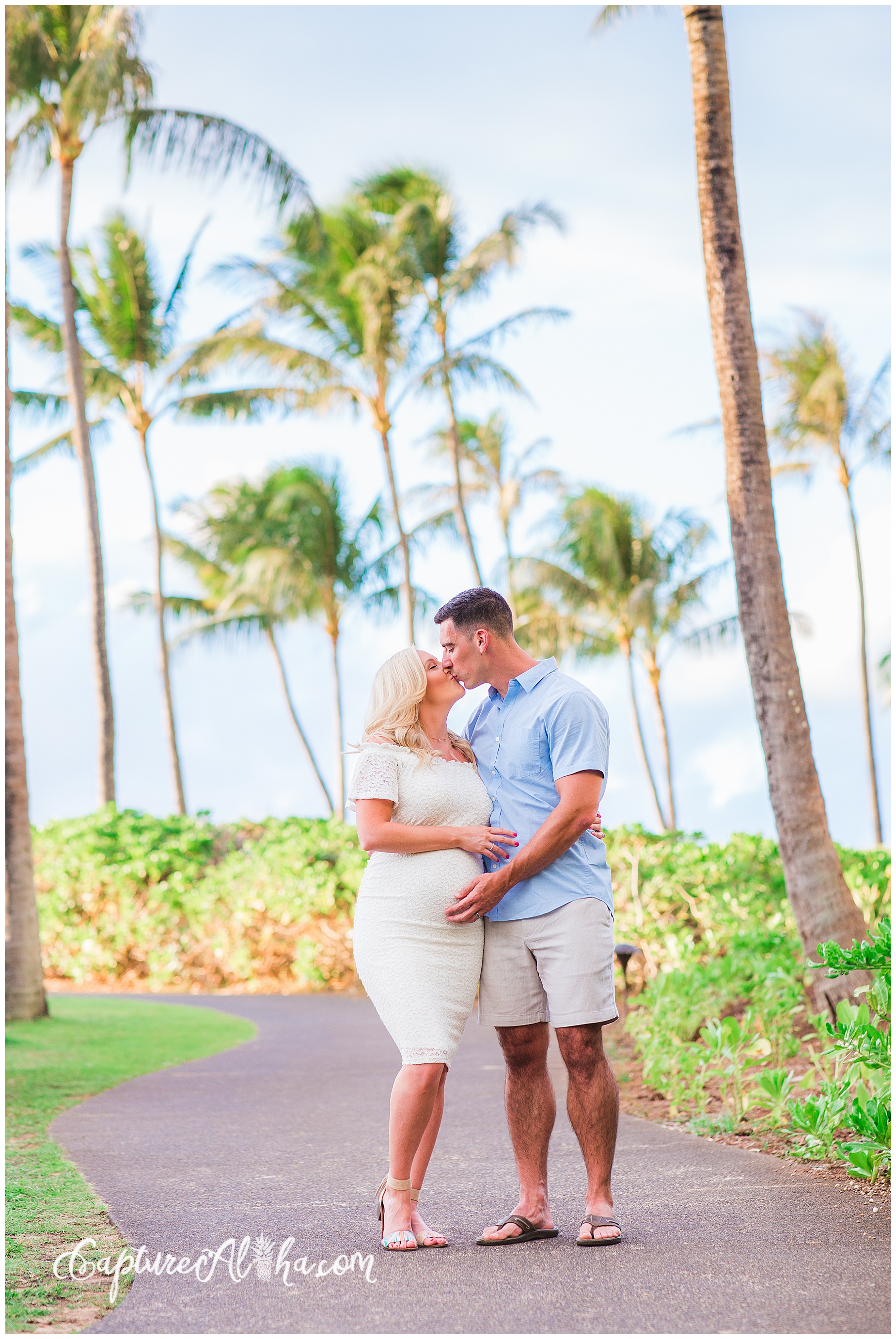 Wife and husband on a maternity photoshoot in Maui